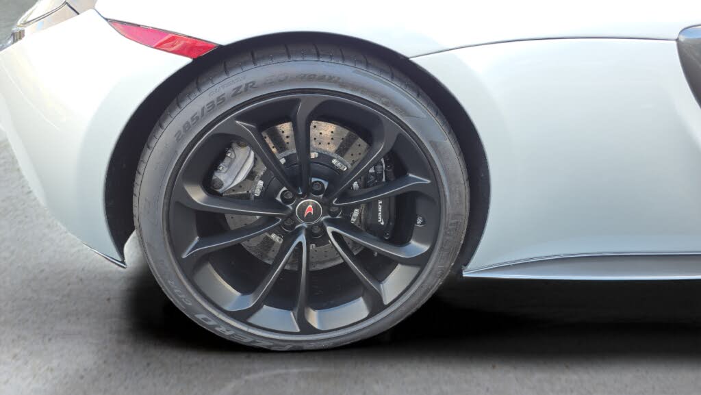 2018 McLaren 570S Spider RWD photo 14