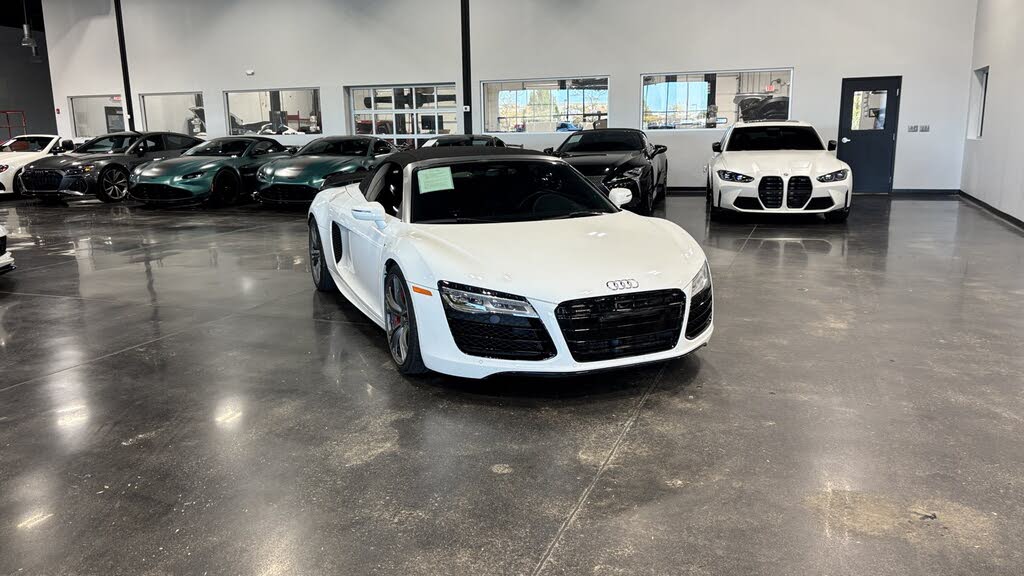 2015 Audi R8 quattro V10 Spyder AWD photo 2 of 10