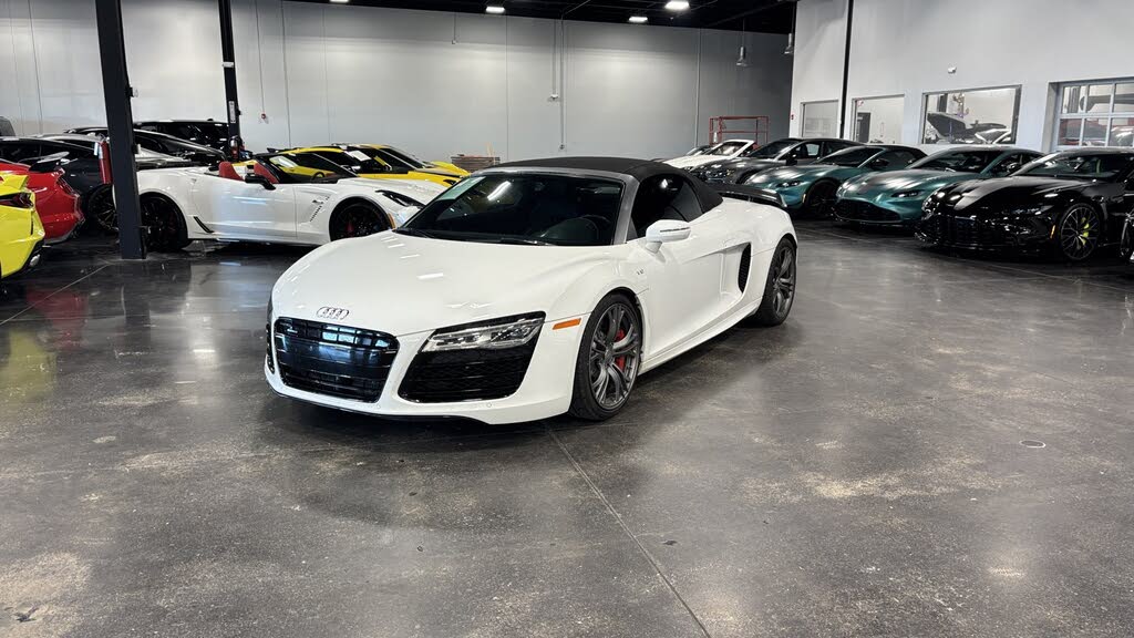 2015 Audi R8 quattro V10 Spyder AWD photo 3 of 10