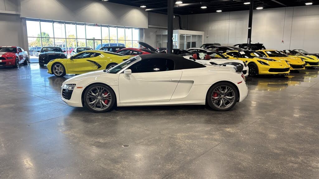 2015 Audi R8 quattro V10 Spyder AWD photo 4 of 10