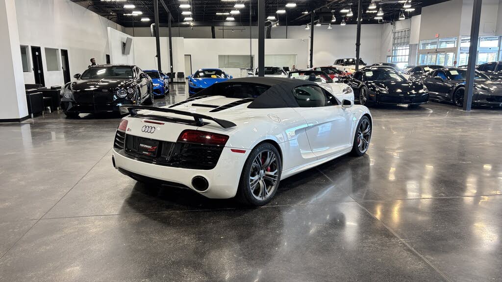 2015 Audi R8 quattro V10 Spyder AWD photo 5 of 10