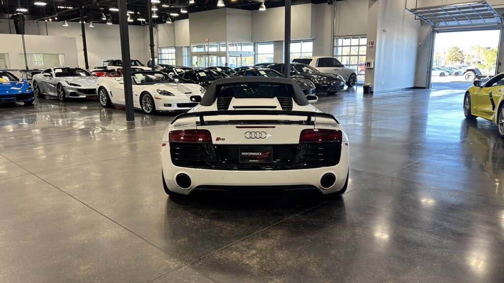 2015 Audi R8 quattro V10 Spyder AWD photo 6 of 10