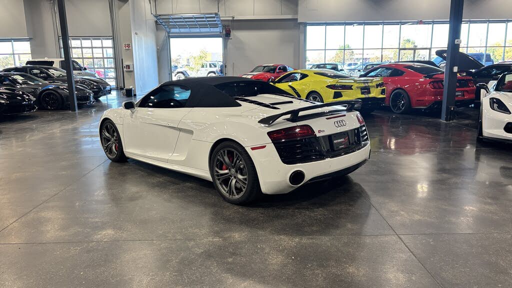 2015 Audi R8 quattro V10 Spyder AWD photo 7 of 10