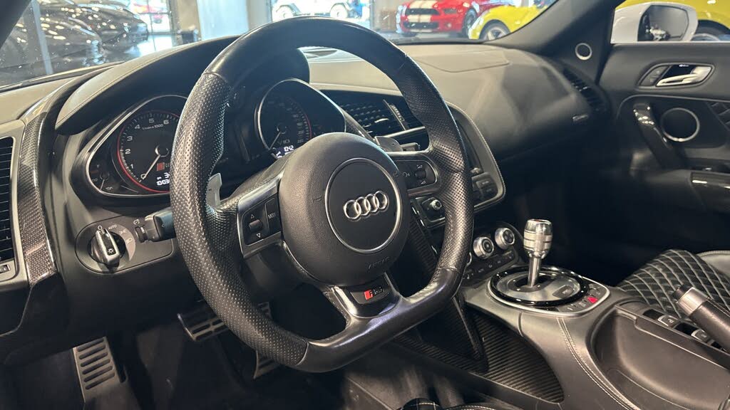 2015 Audi R8 quattro V10 Spyder AWD photo 9 of 10