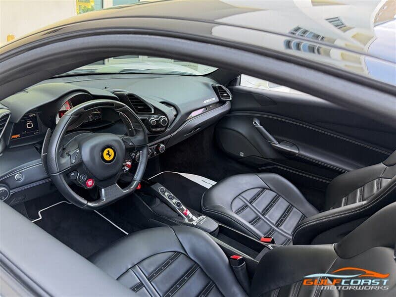 2017 Ferrari 488 GTB Coupe RWD photo 2