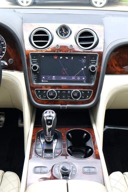 2017 Bentley Bentayga W12 AWD photo 17