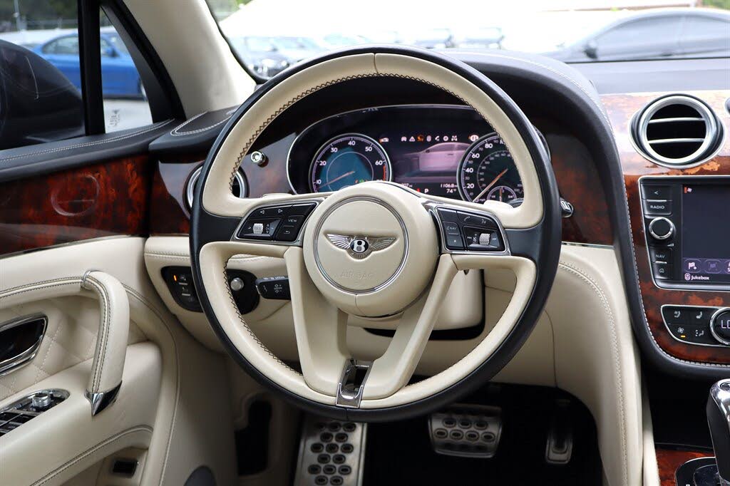 2017 Bentley Bentayga W12 AWD photo 18