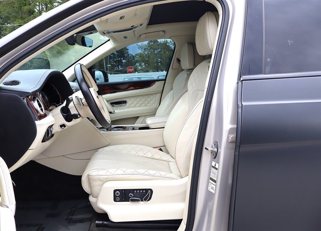 2017 Bentley Bentayga W12 AWD photo 19