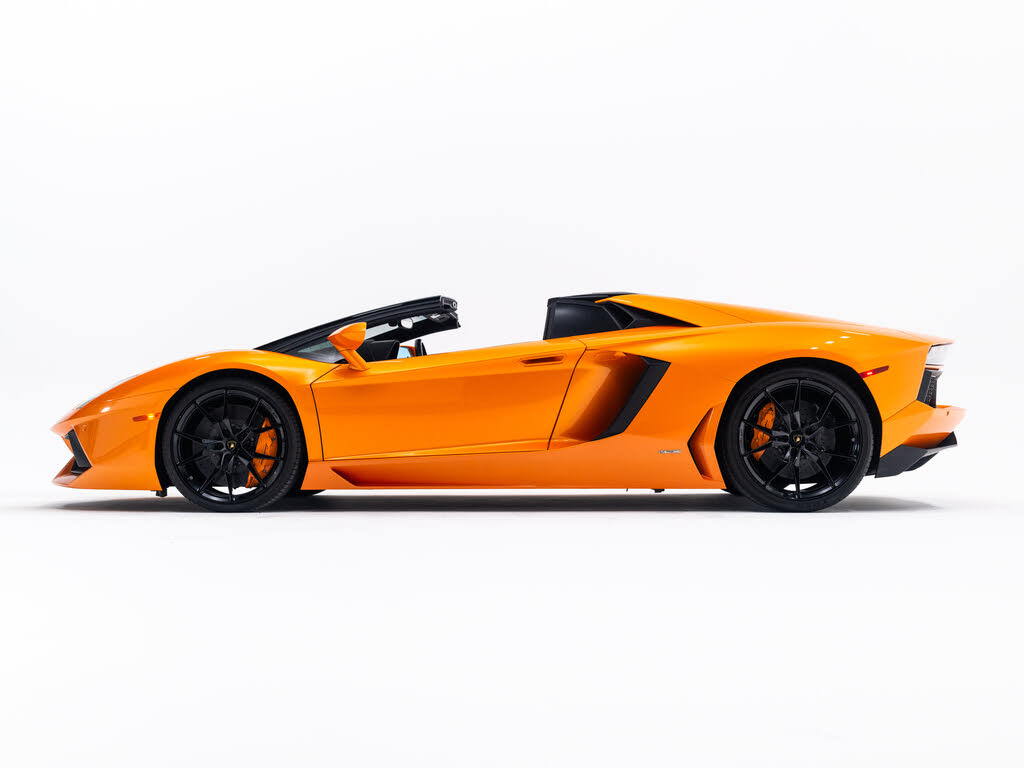 2016 Lamborghini Aventador LP 700-4 Coupe AWD photo 2