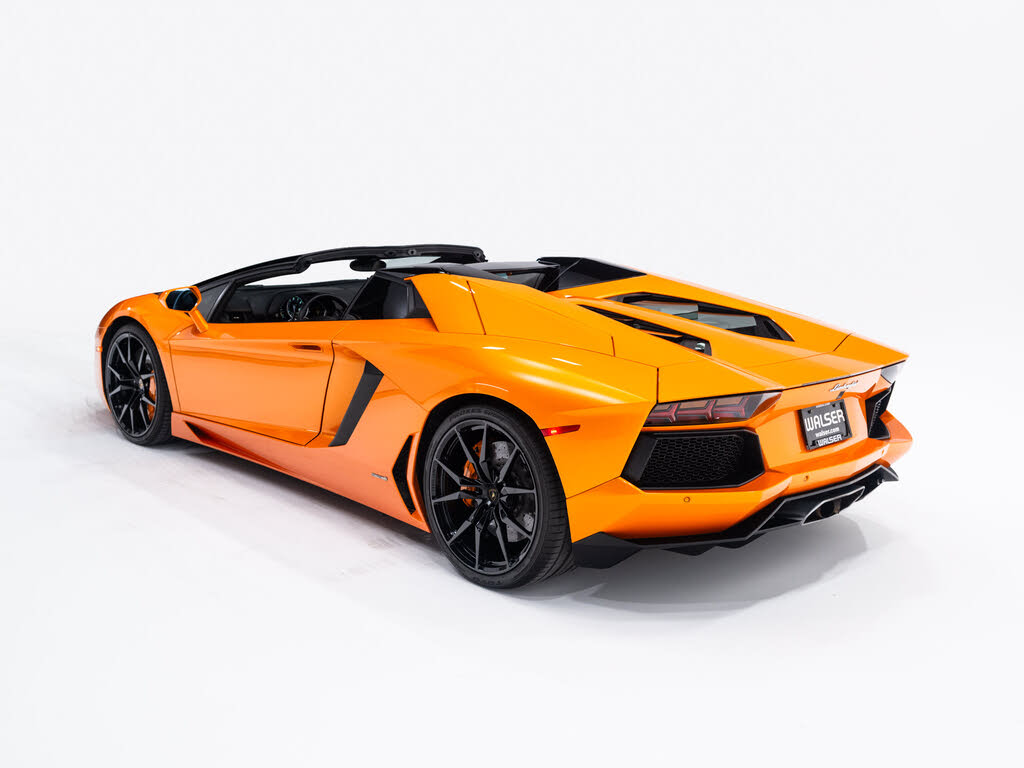 2016 Lamborghini Aventador LP 700-4 Coupe AWD photo 3