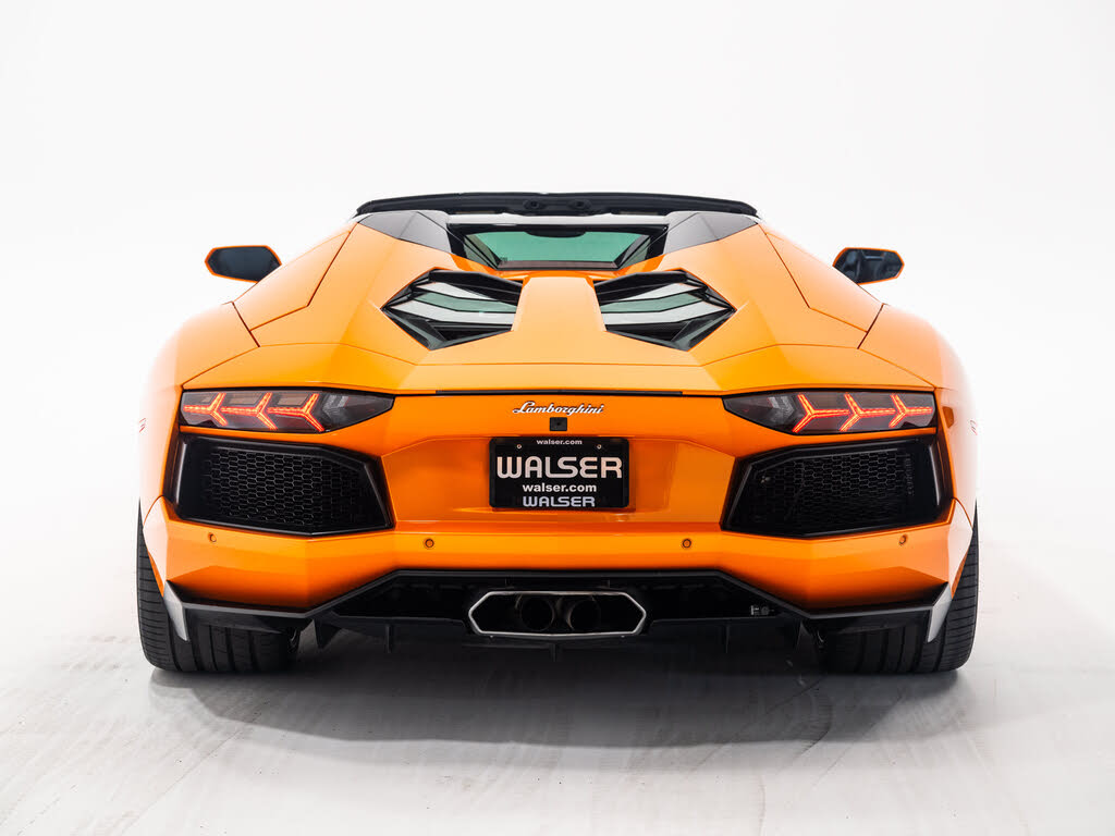 2016 Lamborghini Aventador LP 700-4 Coupe AWD photo 4