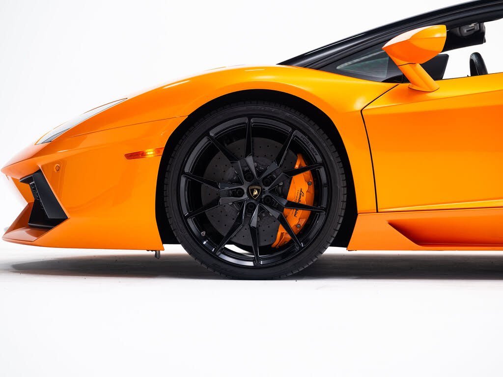 2016 Lamborghini Aventador LP 700-4 Coupe AWD photo 9