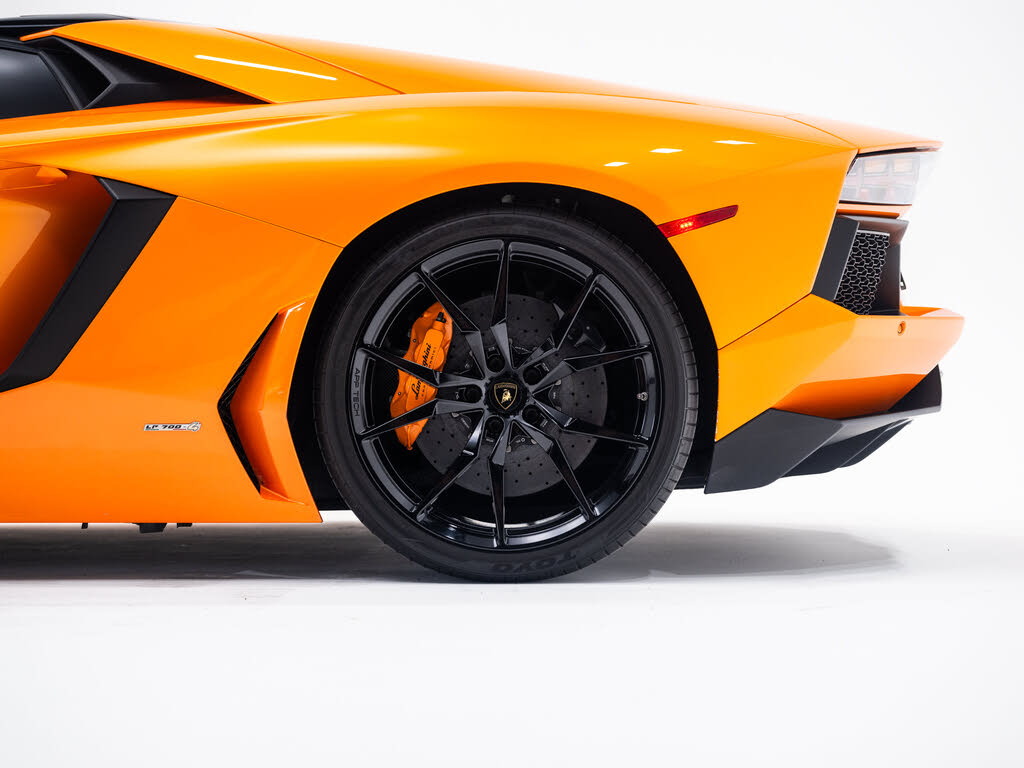 2016 Lamborghini Aventador LP 700-4 Coupe AWD photo 10