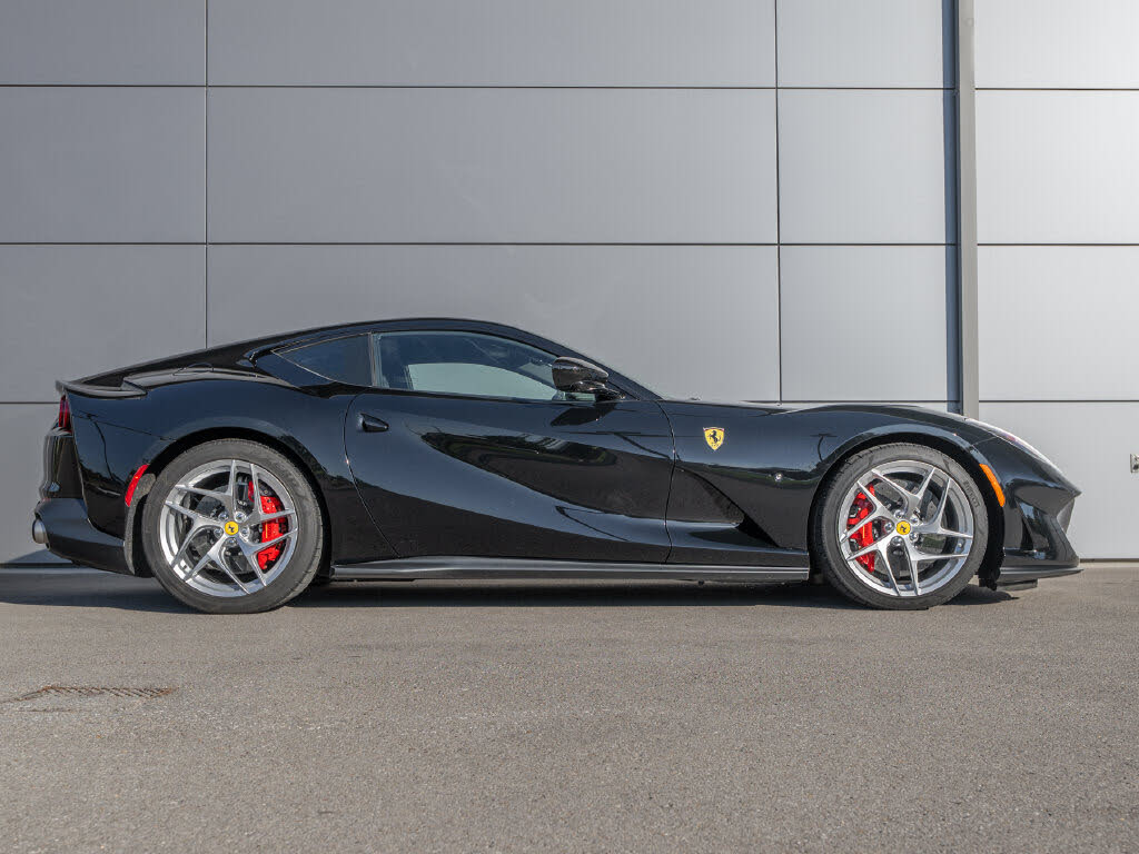2020 Ferrari 812 Superfast RWD photo 5