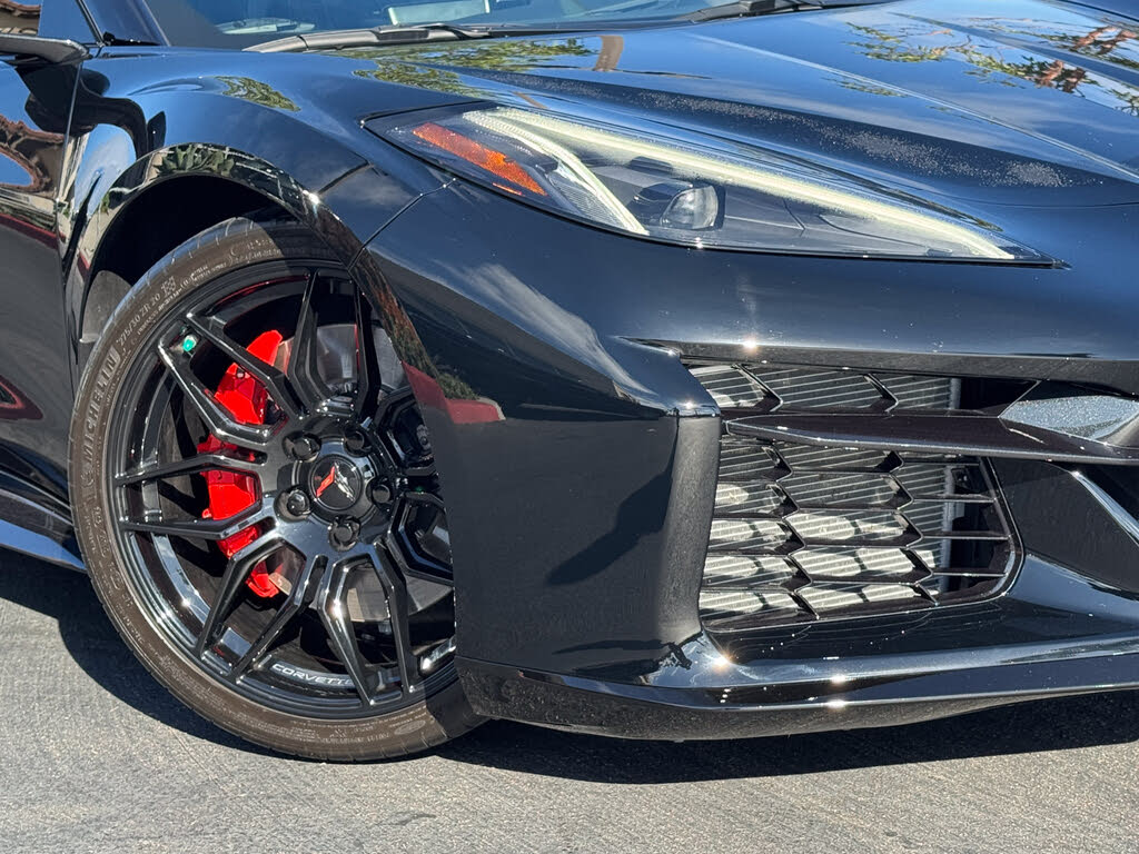 2025 Chevrolet Corvette Z06 2LZ Coupe RWD photo 2