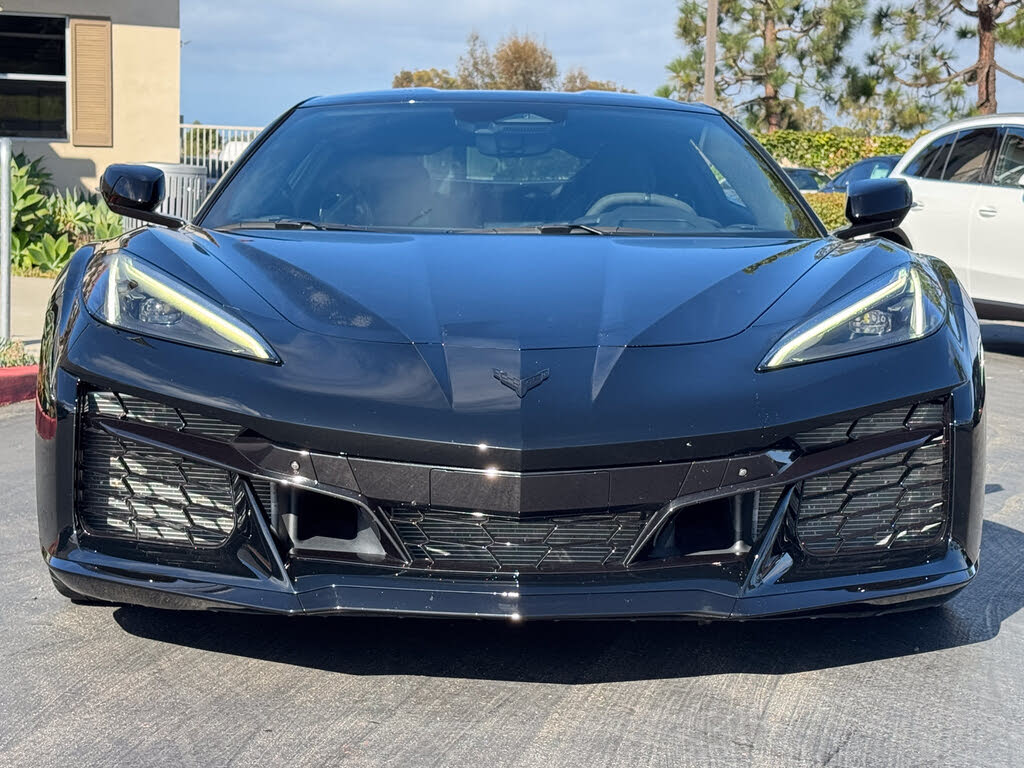 2025 Chevrolet Corvette Z06 2LZ Coupe RWD photo 3