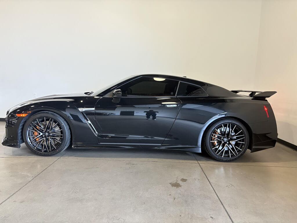 2024 Nissan GT-R Premium AWD photo 7 of 24