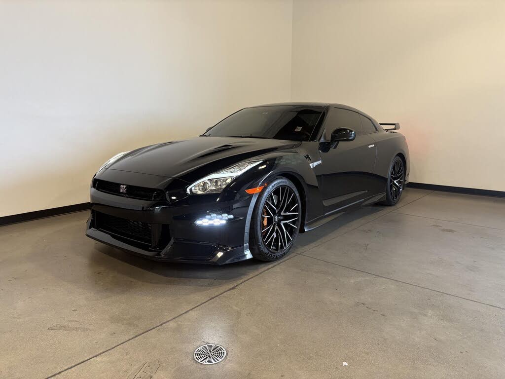 2024 Nissan GT-R Premium AWD photo 8 of 24