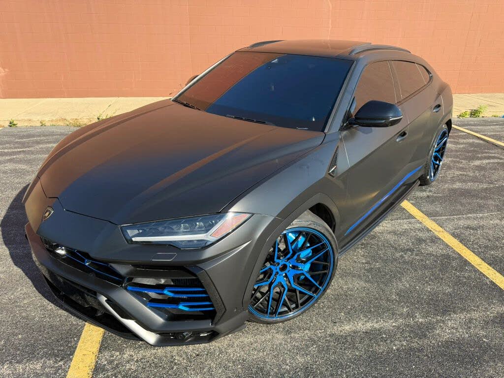2019 Lamborghini Urus 4WD photo 2