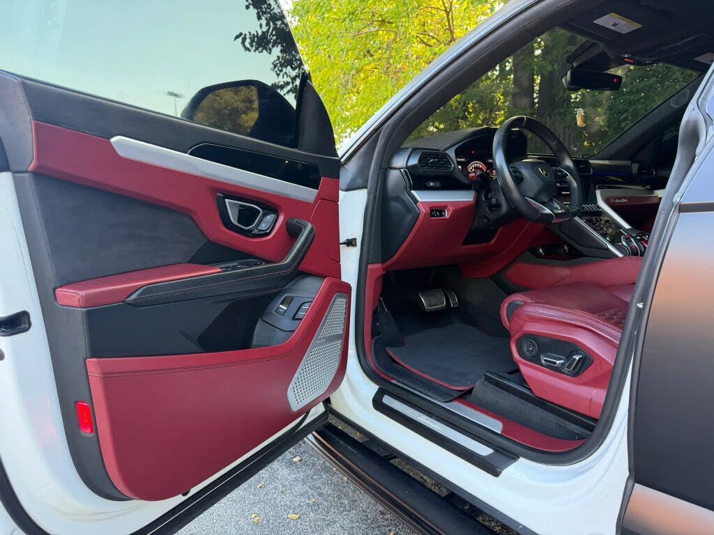 2019 Lamborghini Urus 4WD photo 13