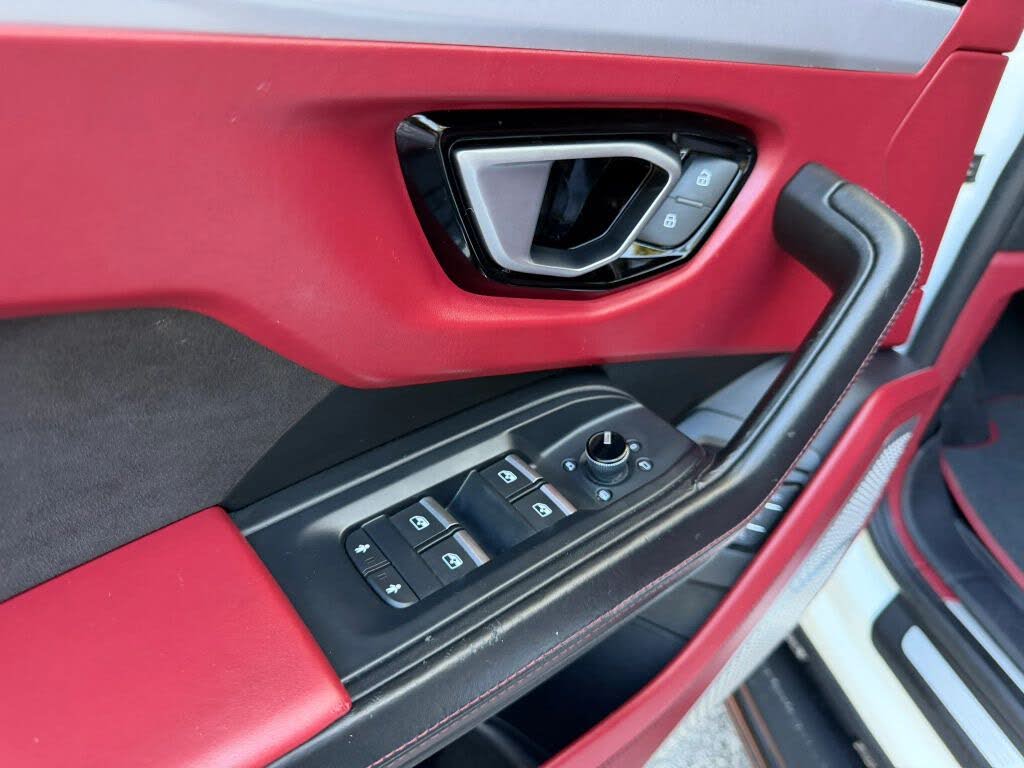 2019 Lamborghini Urus 4WD photo 14