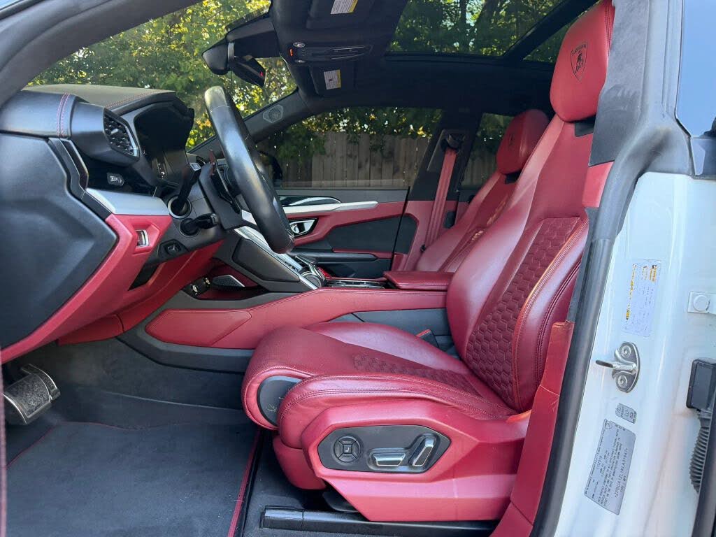 2019 Lamborghini Urus 4WD photo 16