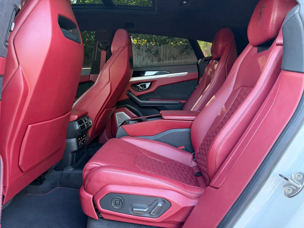 2019 Lamborghini Urus 4WD photo 19