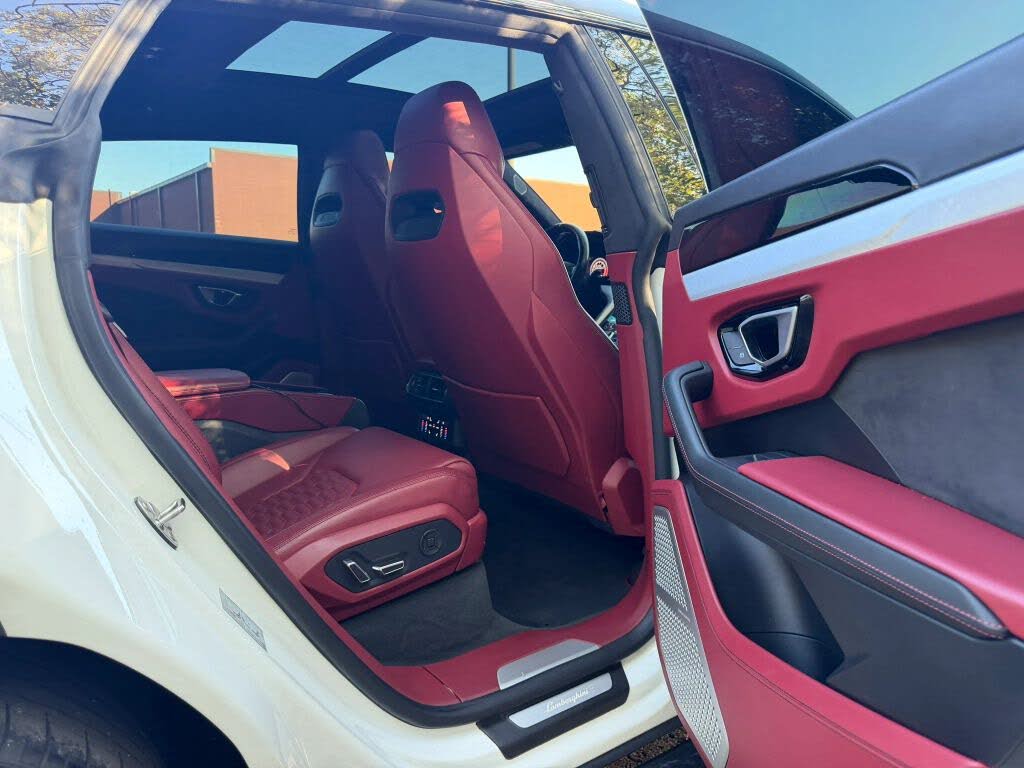 2019 Lamborghini Urus 4WD photo 20