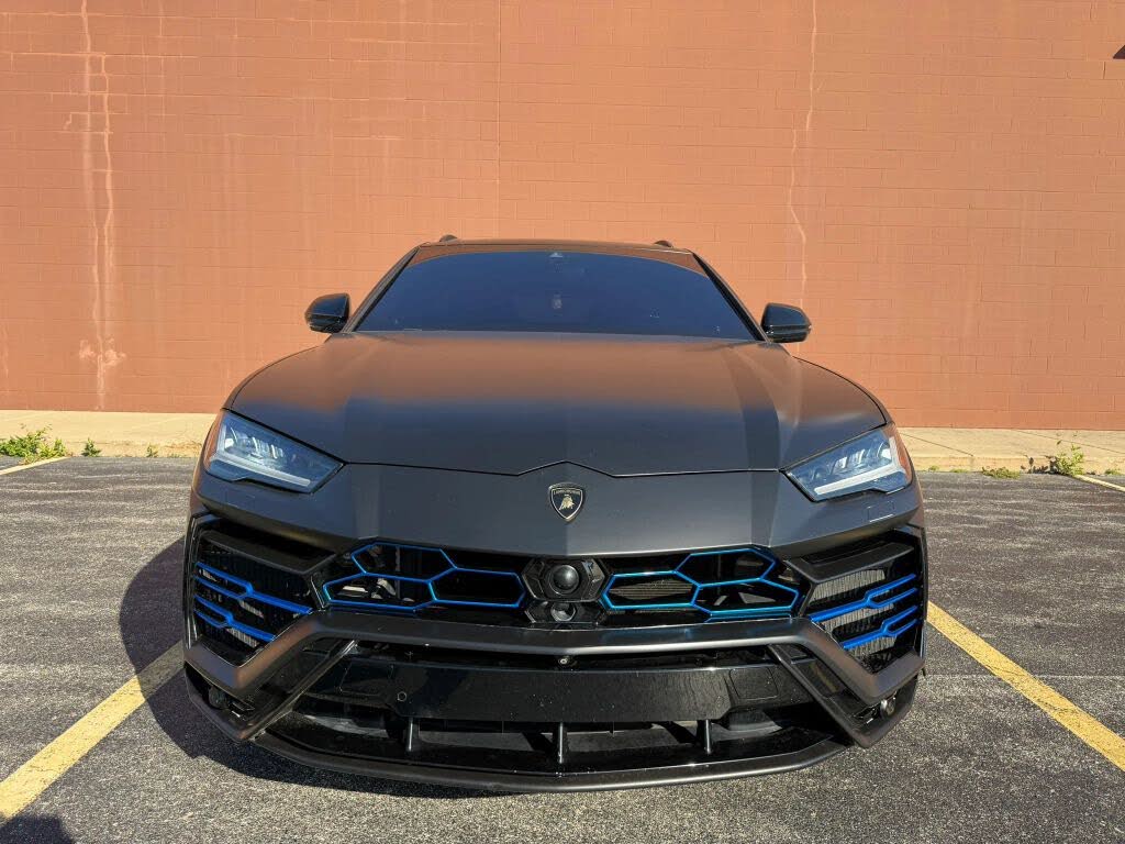 2019 Lamborghini Urus 4WD photo 3