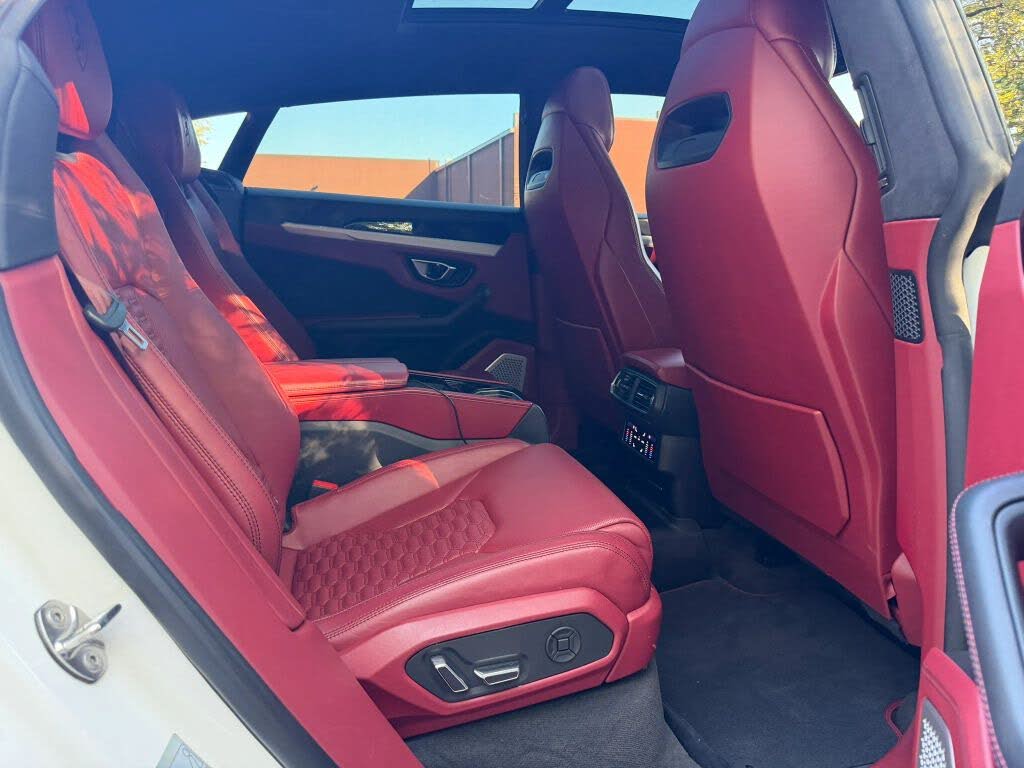 2019 Lamborghini Urus 4WD photo 21