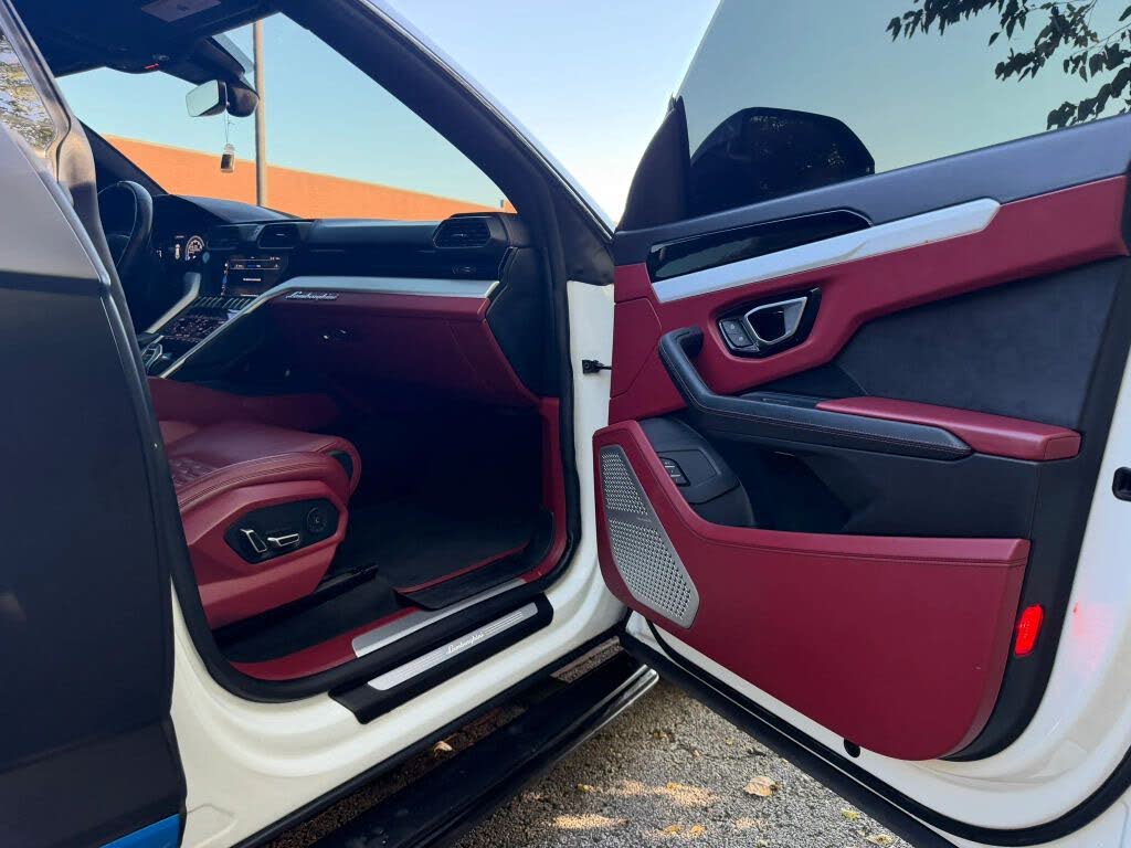 2019 Lamborghini Urus 4WD photo 22