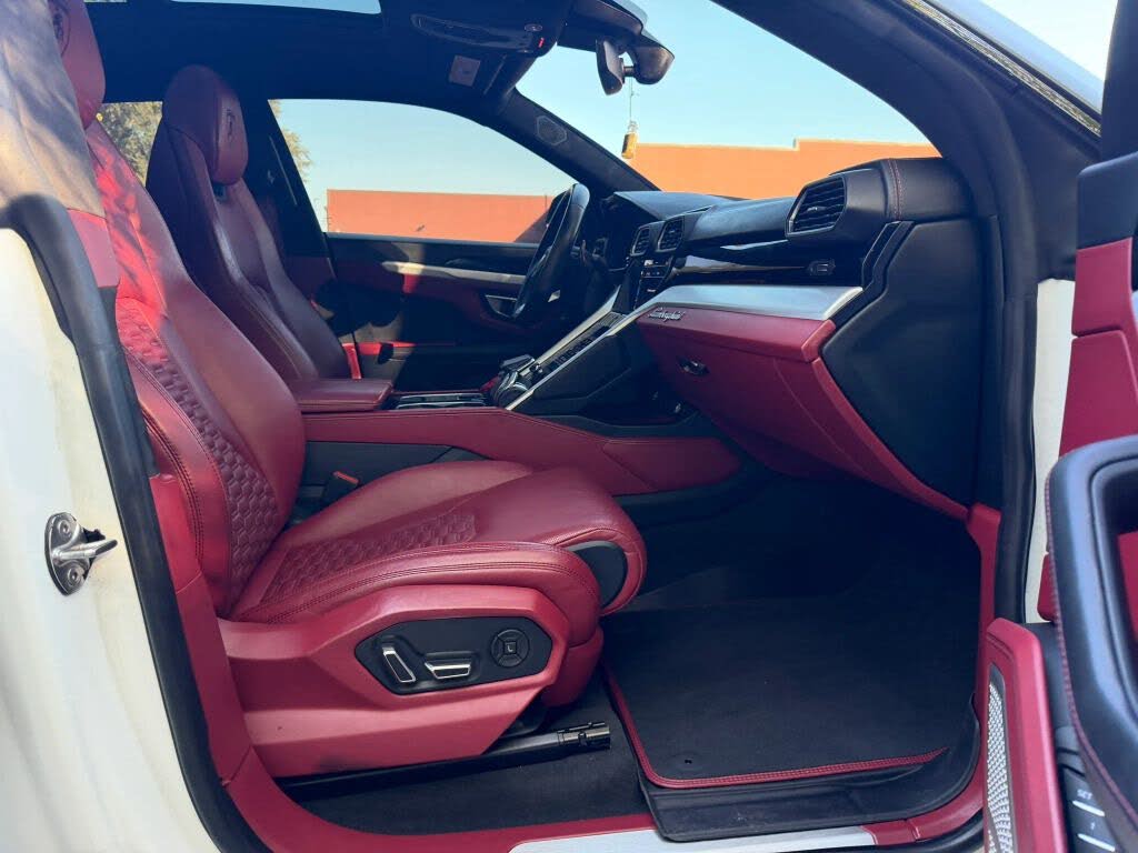 2019 Lamborghini Urus 4WD photo 23