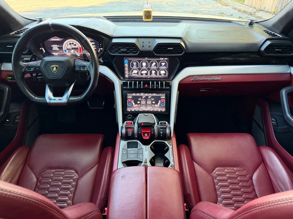 2019 Lamborghini Urus 4WD photo 24