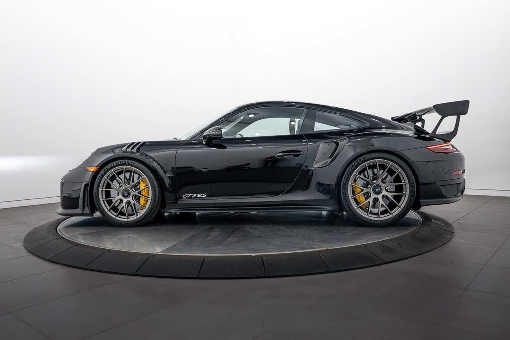 2018 Porsche 911 GT2 RS Coupe RWD photo 2