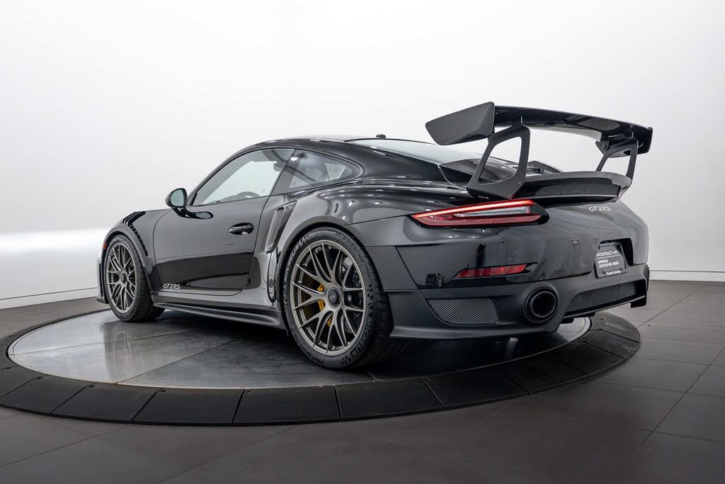 2018 Porsche 911 GT2 RS Coupe RWD photo 3
