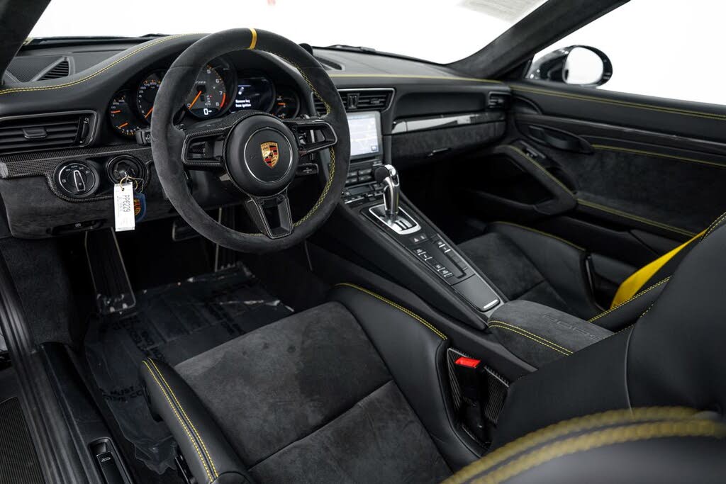 2018 Porsche 911 GT2 RS Coupe RWD photo 4