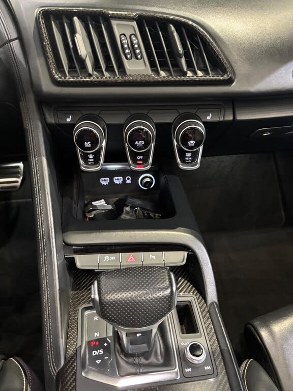 2017 Audi R8 quattro V10 Spyder AWD photo 20 of 24