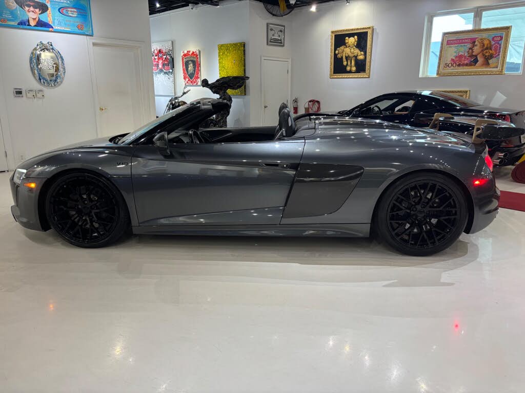 2017 Audi R8 quattro V10 Spyder AWD photo 3 of 24
