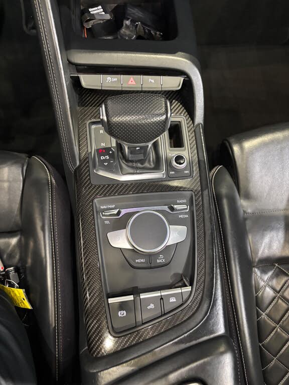 2017 Audi R8 quattro V10 Spyder AWD photo 21 of 24