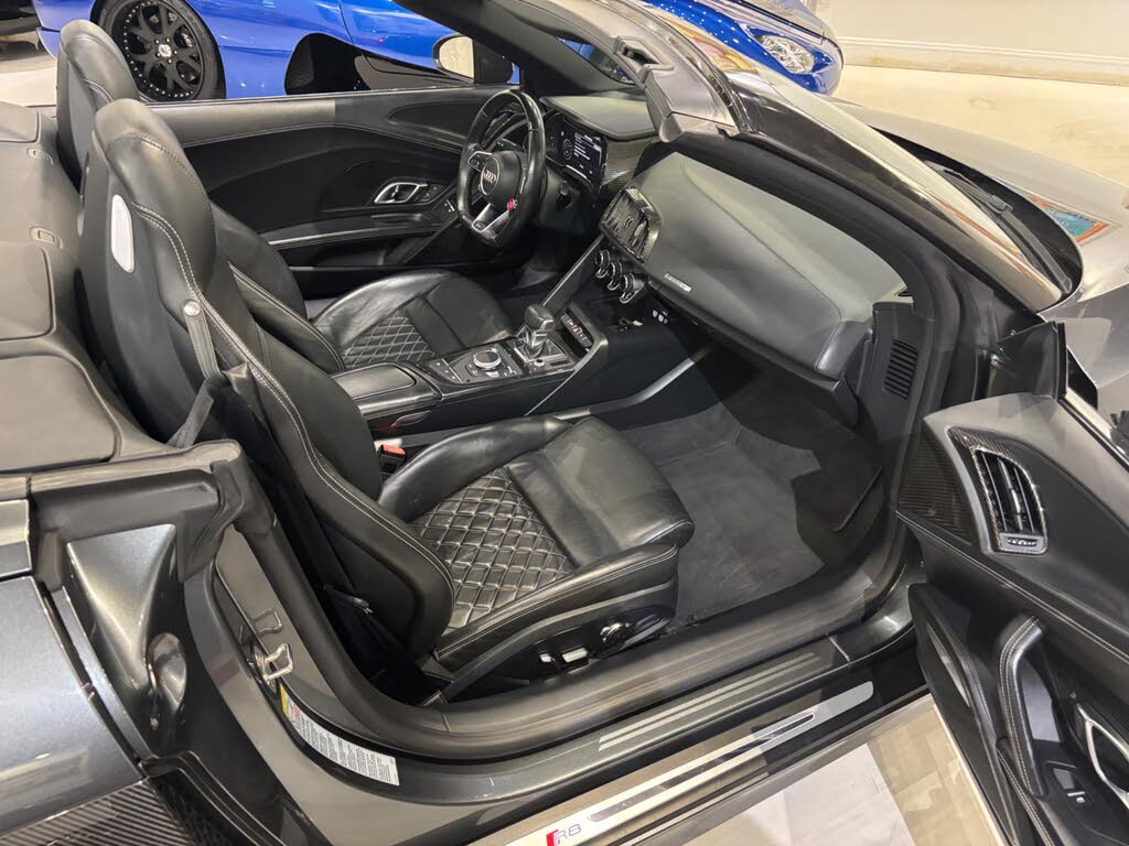 2017 Audi R8 quattro V10 Spyder AWD photo 23 of 24