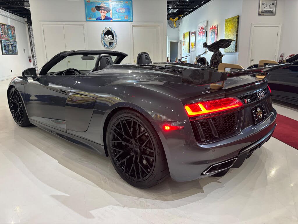 2017 Audi R8 quattro V10 Spyder AWD photo 4 of 24