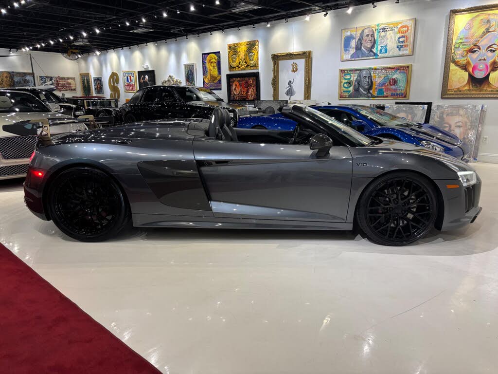 2017 Audi R8 quattro V10 Spyder AWD photo 7 of 24