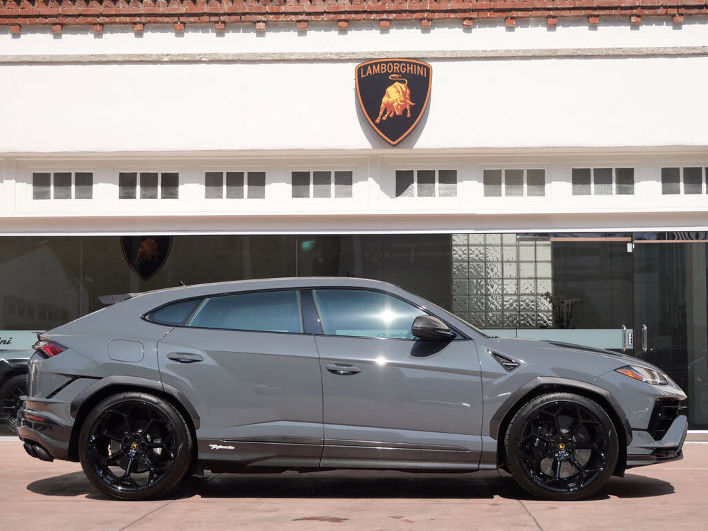 2024 Lamborghini Urus Performante AWD photo 2