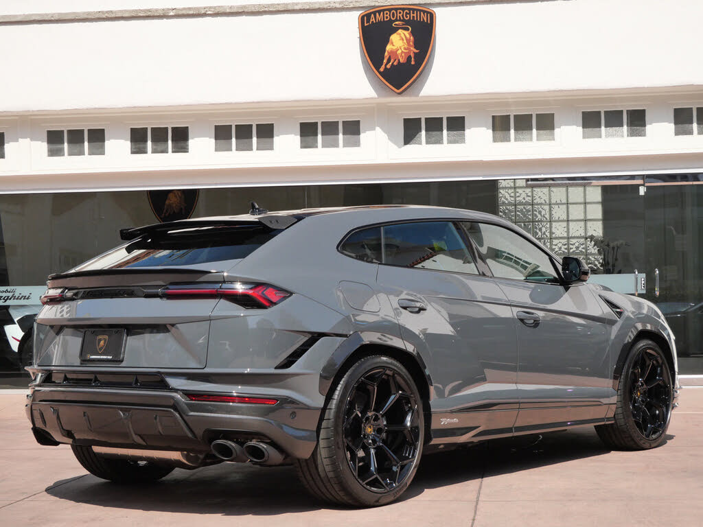 2024 Lamborghini Urus Performante AWD photo 3