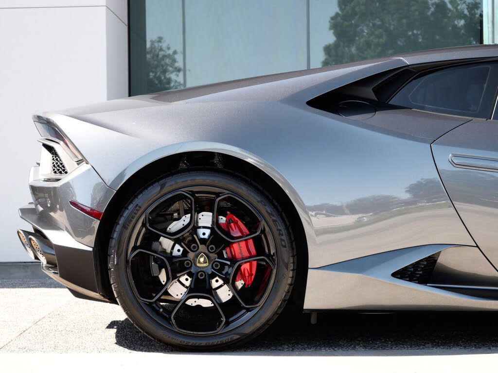 2016 Lamborghini Huracan LP 580-2 photo 12