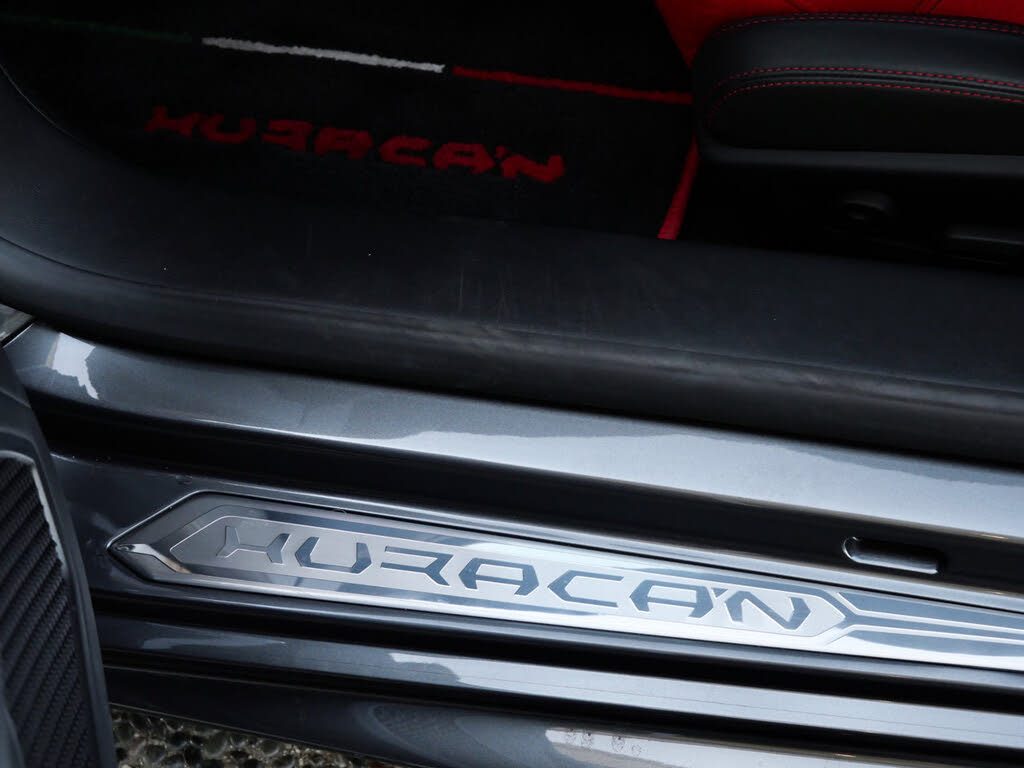2016 Lamborghini Huracan LP 580-2 photo 18