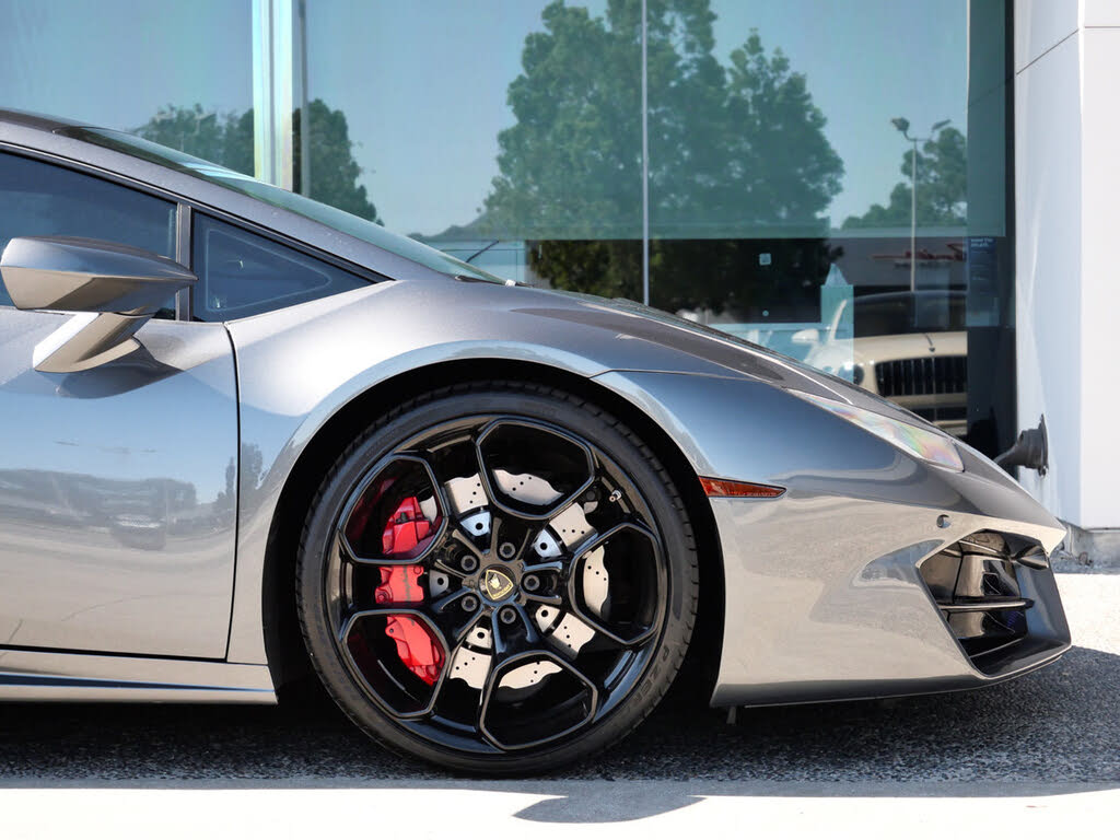 2016 Lamborghini Huracan LP 580-2 photo 9
