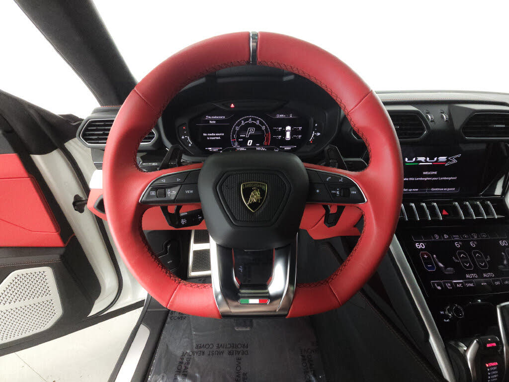 2023 Lamborghini Urus S AWD photo 11
