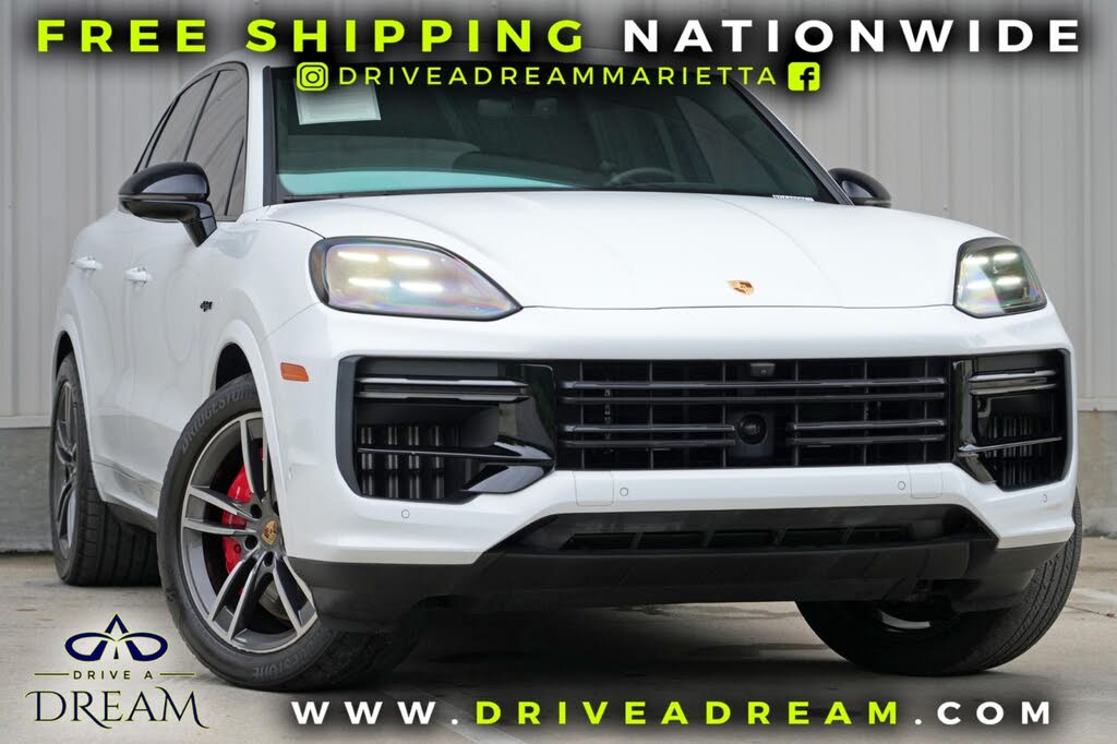 2024 Porsche Cayenne Turbo GT AWD photo 2