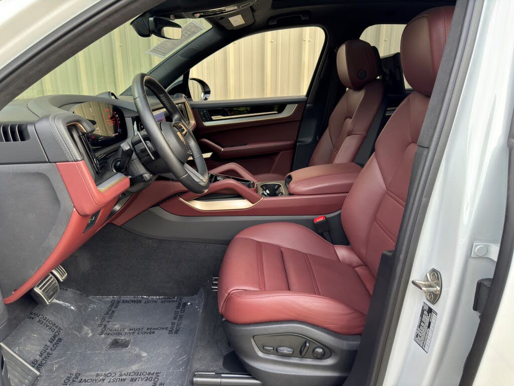 2024 Porsche Cayenne Turbo GT AWD photo 17